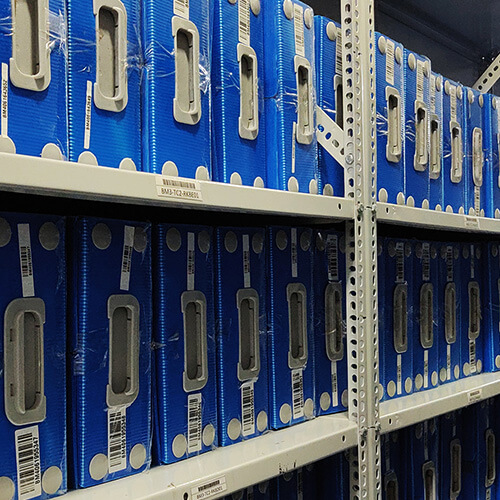 State-of-the-art centres for storage under temperature and humidity-controlled environment. Equipped with stringent security controls and automatic fire suppression systems. (FM 200)
